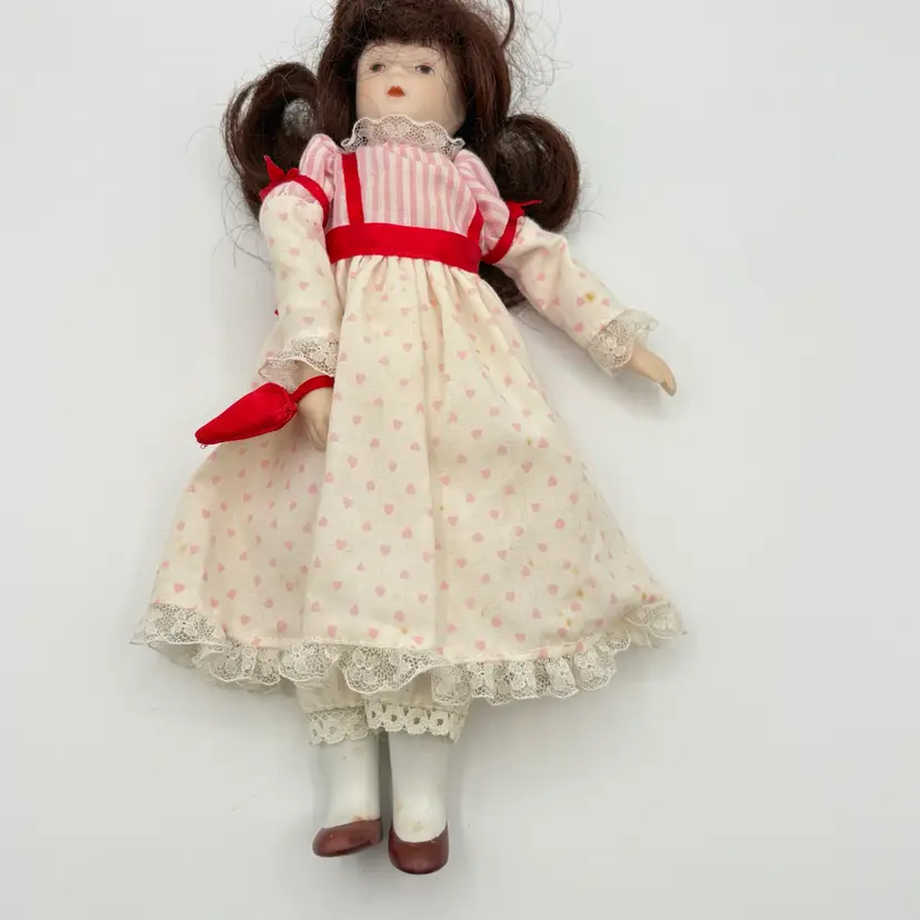 Russ Berrie Months to Remember Porcelain Collectible Doll February #1586