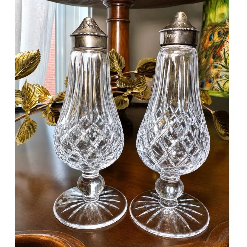 😻 6.5” set of 2, Waterford Crystal salt & pepper shakers, diamond-cut glass bodies & silver-plated tops