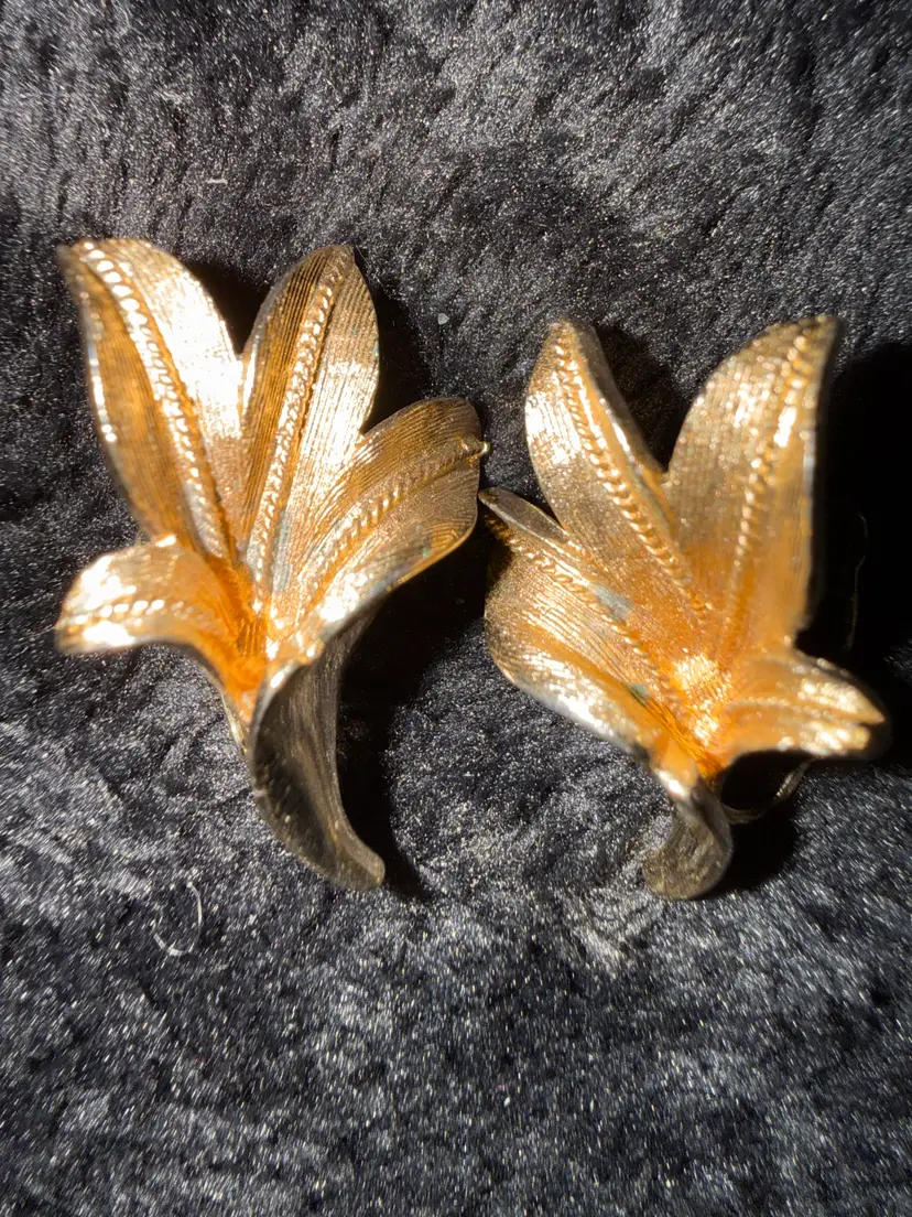 Vintage Coro Gold Leaf Clip-On Earrings