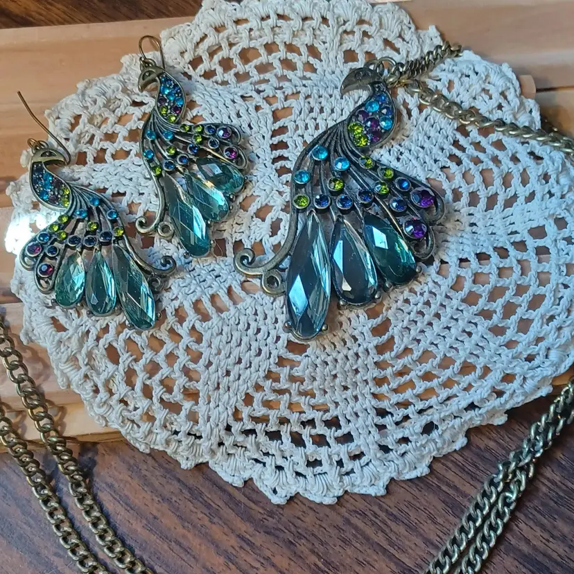 Peacock with rhinestones earring and necklace set