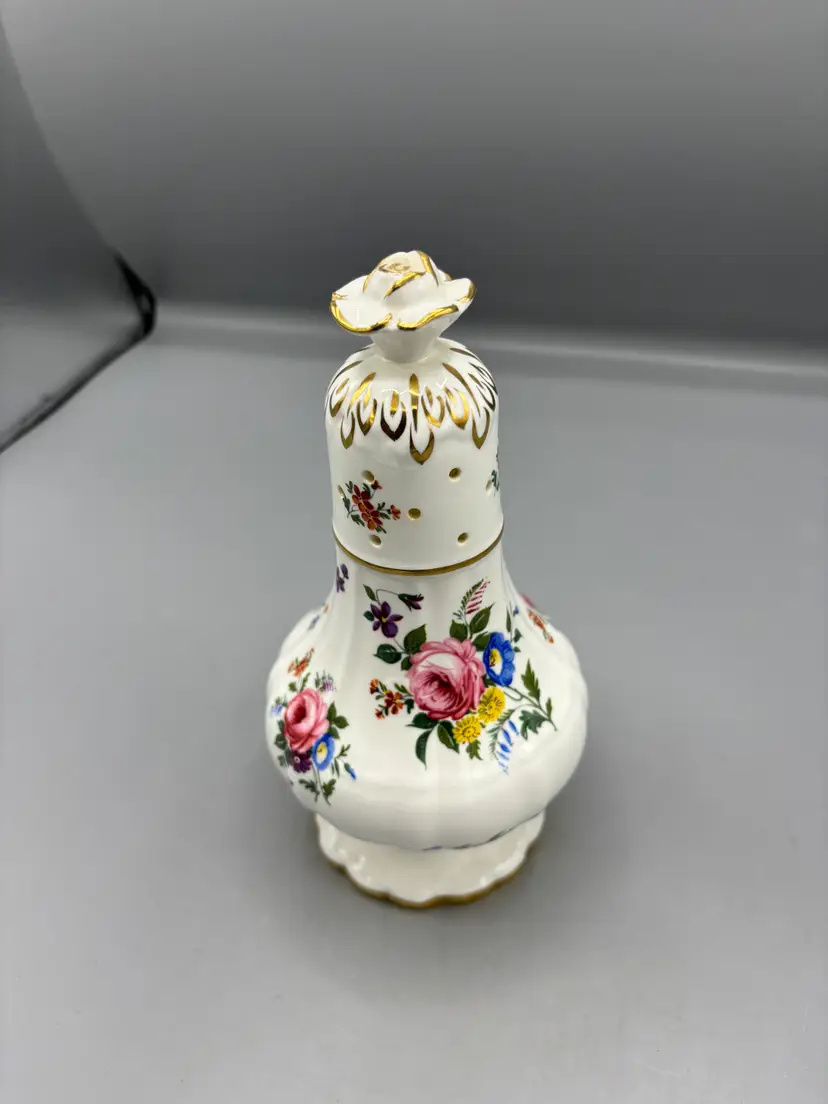 Vintage Hammersley fine bone China sugar shaker