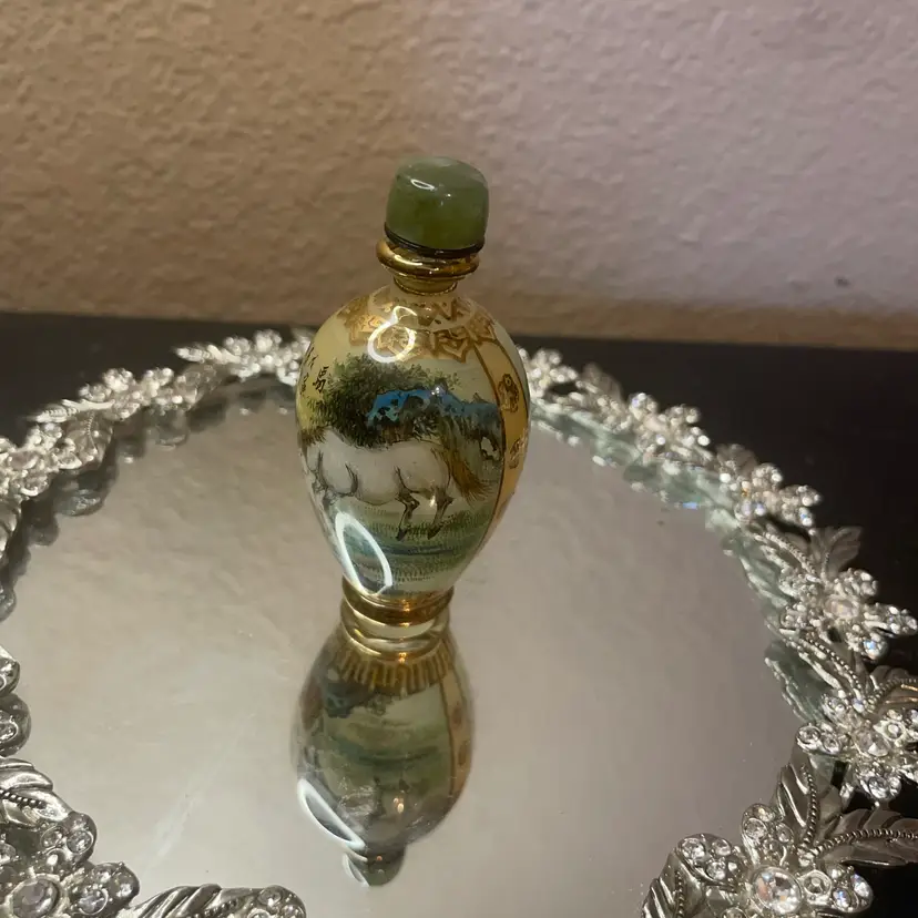 Gorgeous Cameo Reverse Painted Chinese Snuff Bottle With Stopper