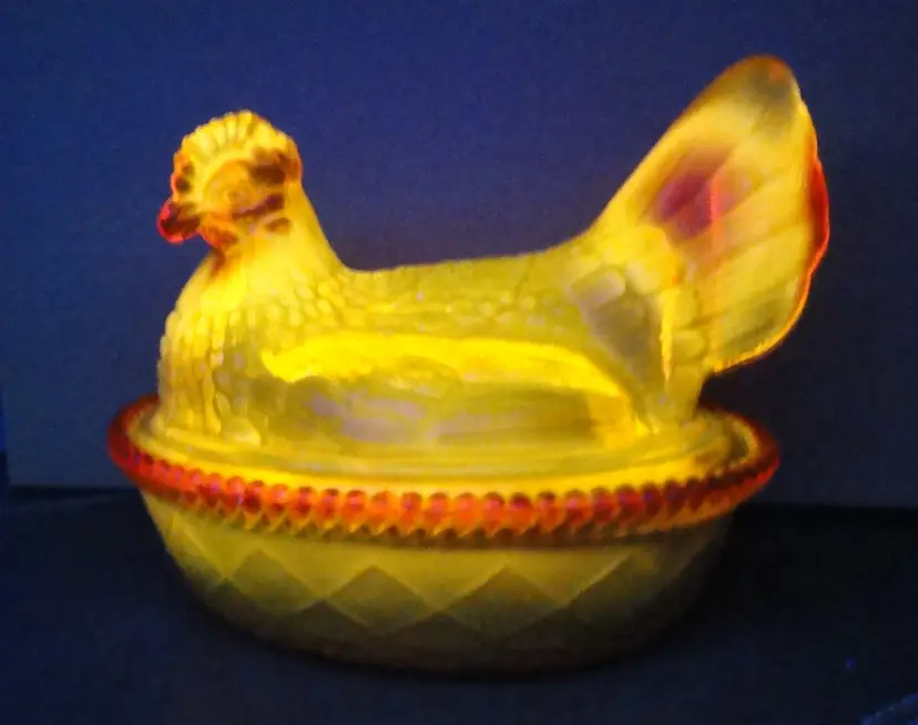 Vintage Amberina Hen on Nest ~ Cadmium Glass Glow ~ Turned Head Split Tail