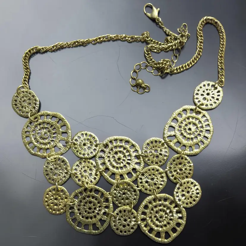 16” Contemporary Gold Tone Disk Necklace