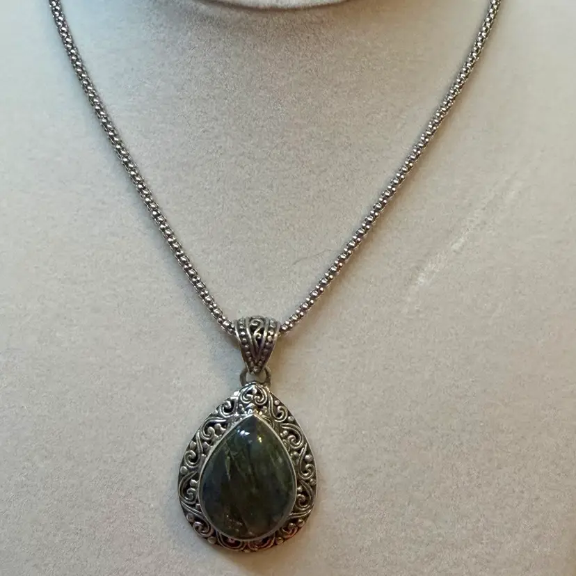 Teardrop Labradorite 925 Pendent With 20” Chain