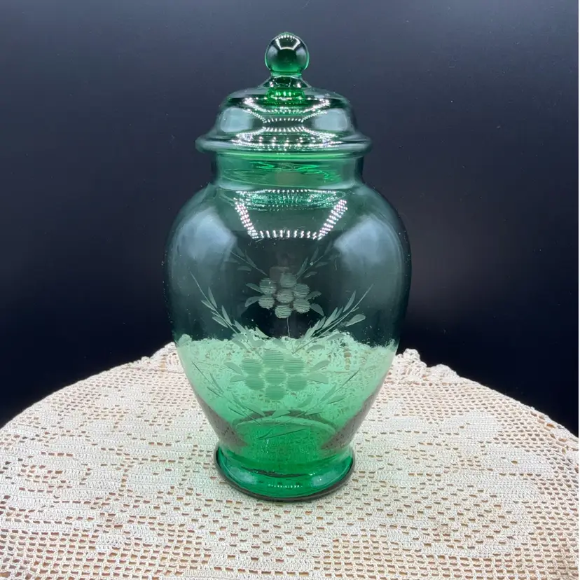 🐞Vtg Green Glass Apothecary/Bomboniere Jar Lidded Candy Dish Etched Floral 7 X2”