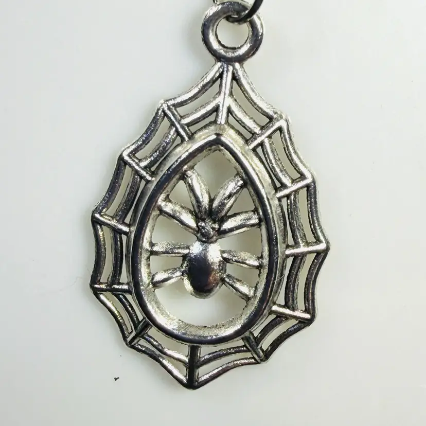 Silver Tone Spider & Web Pendant on a 18” Link Chain -