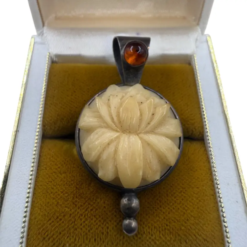 925 Sterling Silver Vintage Real Red Amber & Carved MOP Flower Pendant