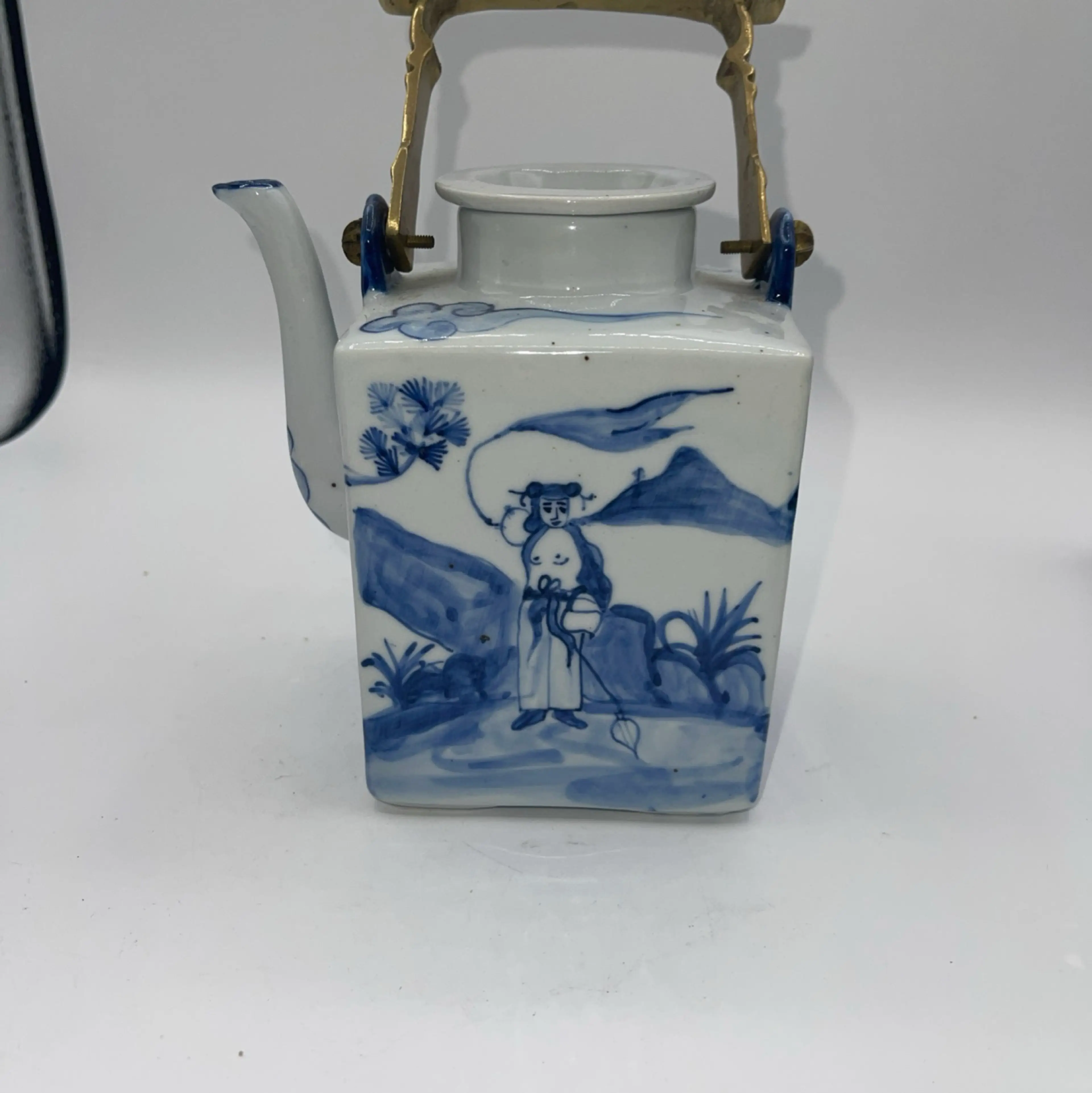 Image 2 of 8