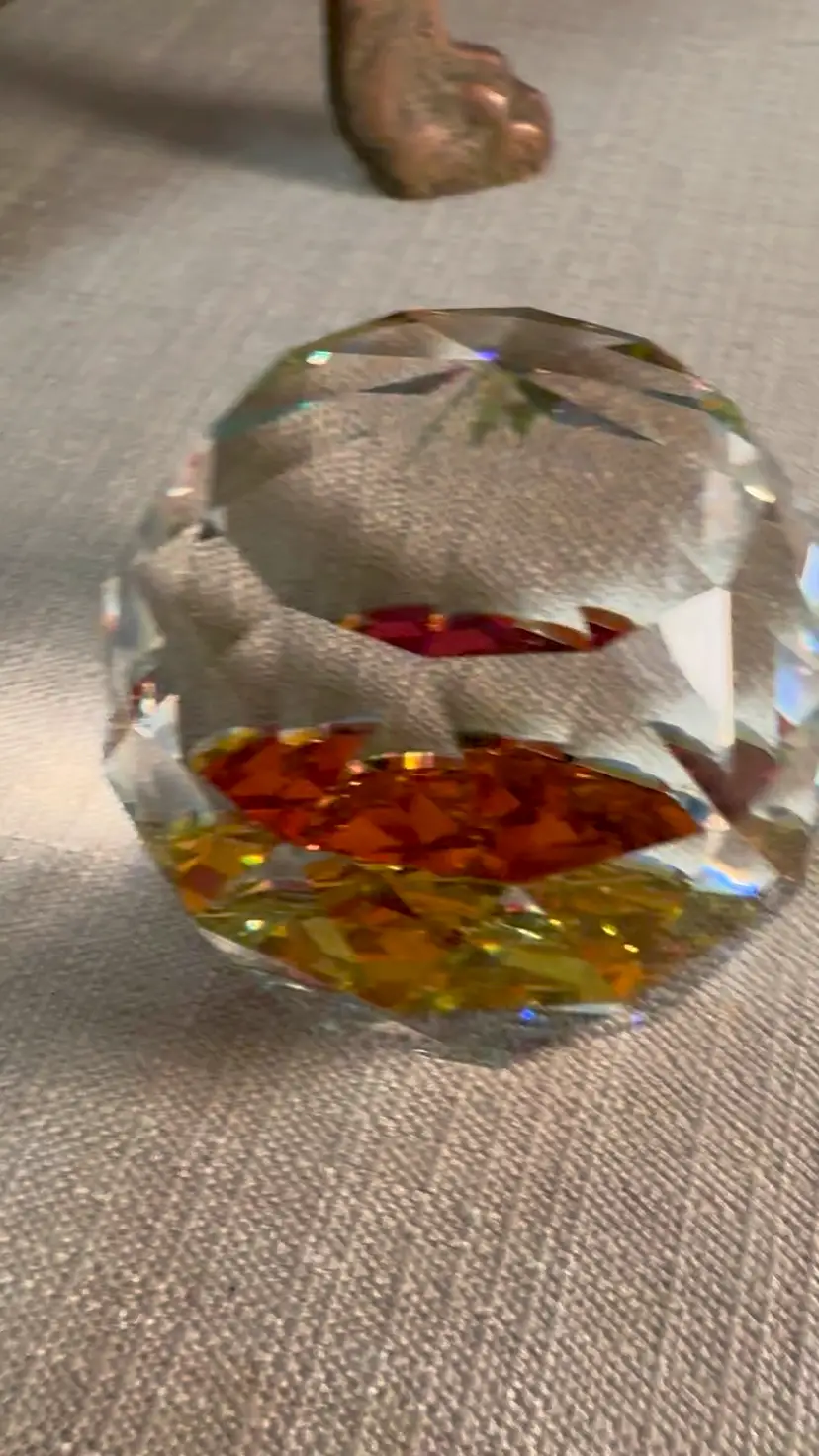 😻 Clear Stunning Crystal Paperweight, see video – 2” Tall