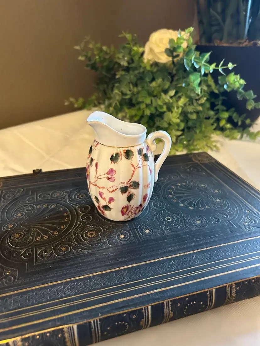 🖤Occupied Japan Hand-Painted Ribbed Floral Creamer Pitcher 1945-1952