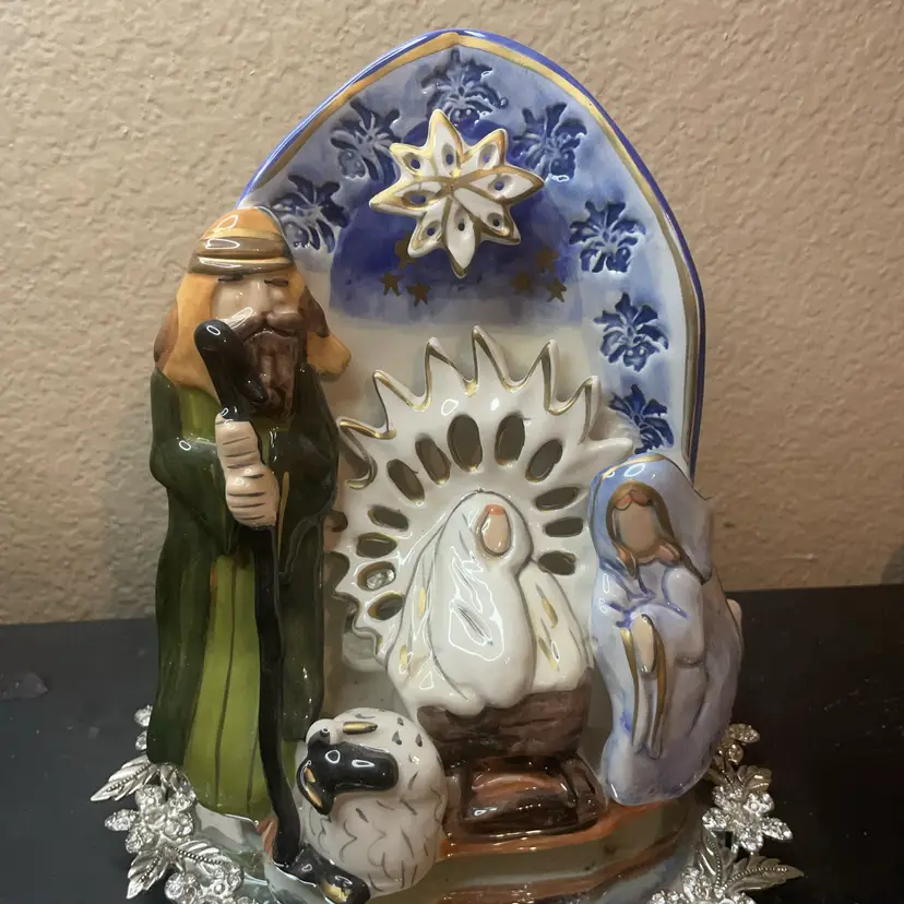 Blue Sky Clay works Goldminc Nativity Tealite Holder