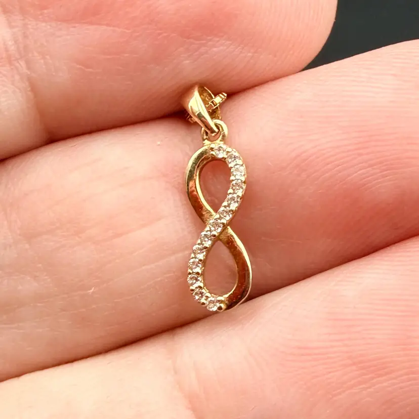 14KT 20" Yellow Gold Chain w/ 10KT Diamond Chips Infinity Pendant JTS 1.94 Grams