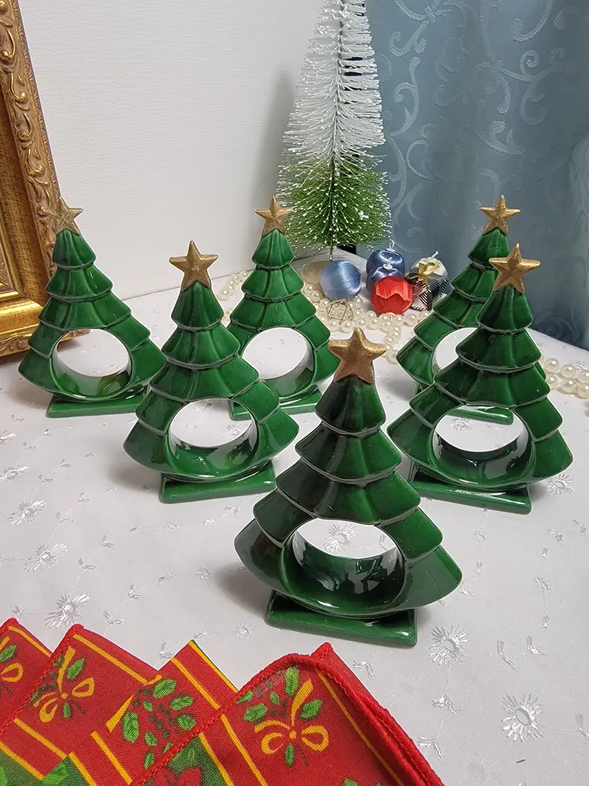 Christmas set of salt and pepper shakers, napkin ring holders and beautiful vintage cloth napkins