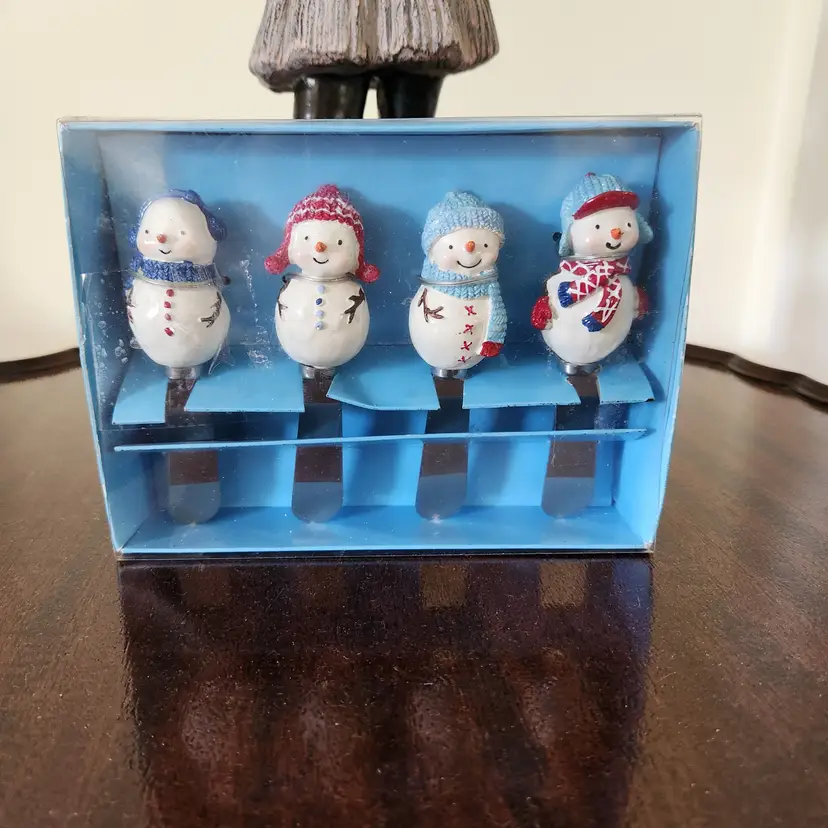 Snowmen Butter Knives 4 1/2"