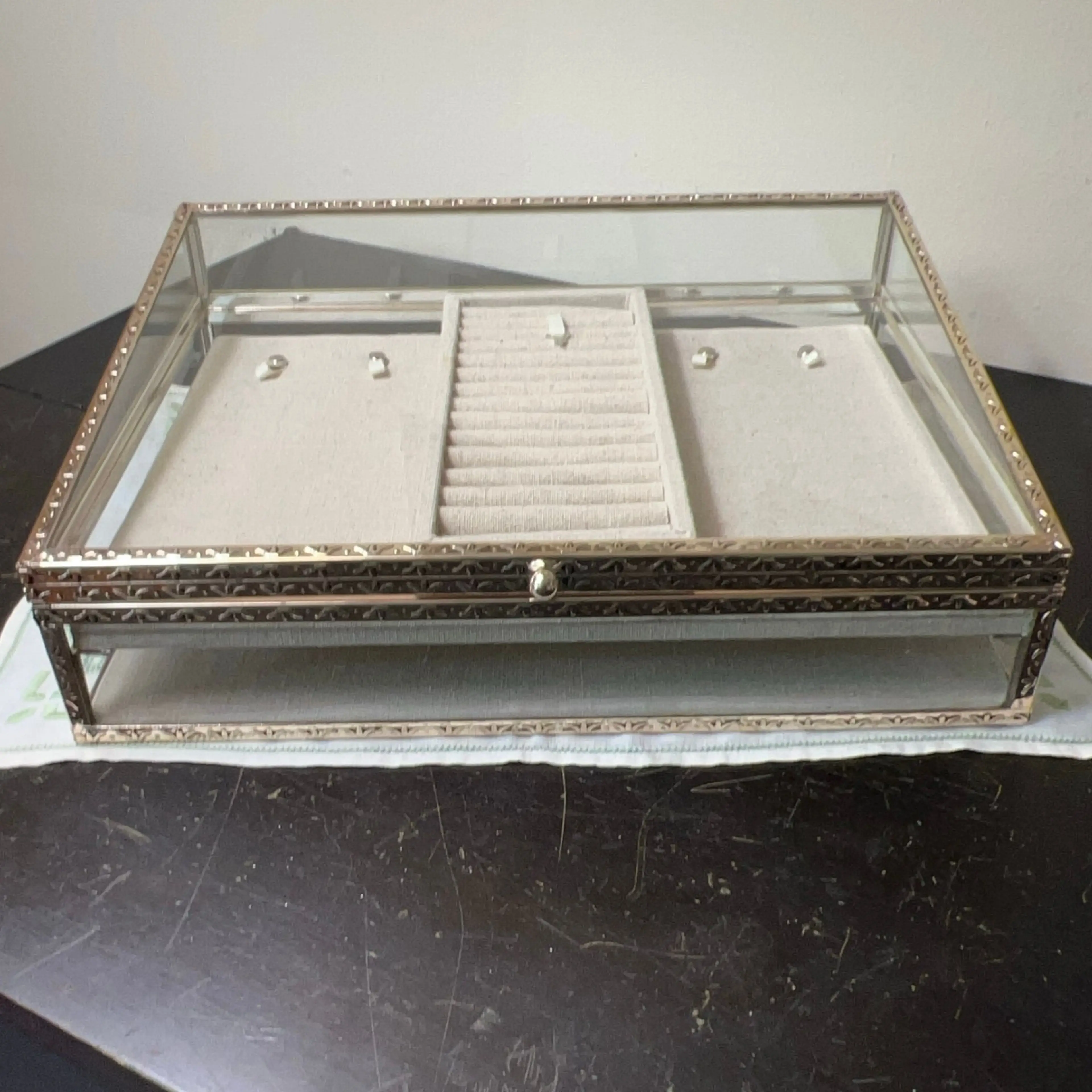 Image 2 of 6