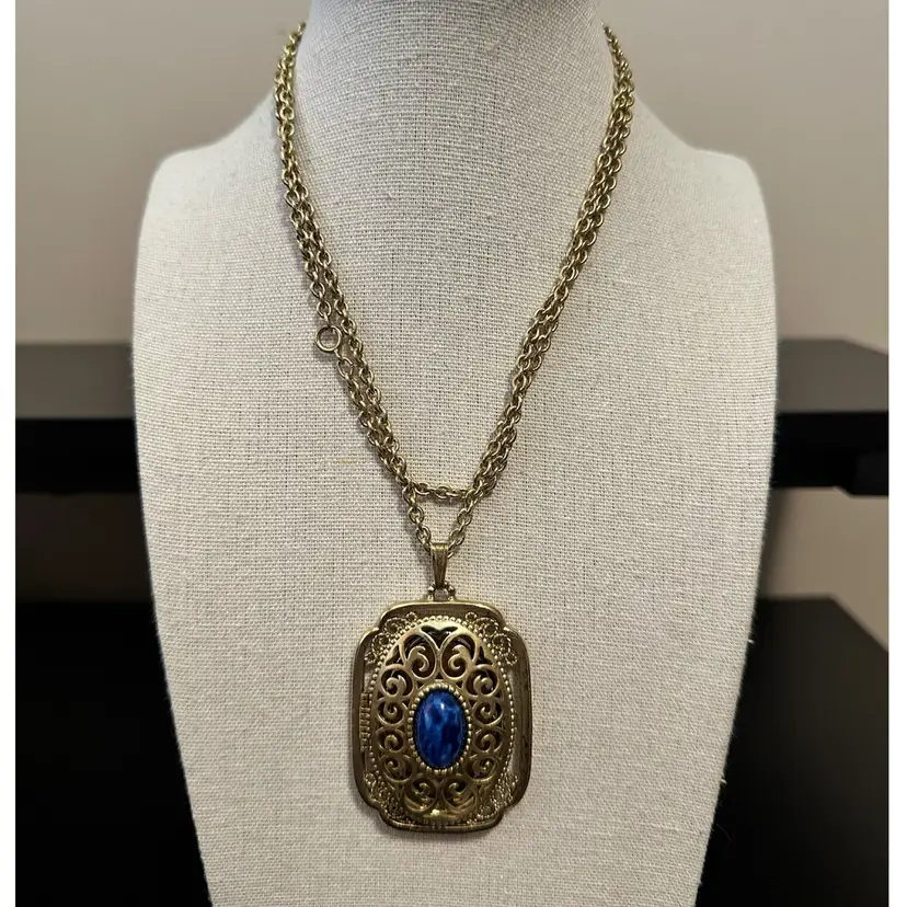 A049 - Avon Picture Locket Gold-Tone Blue Cabochon Necklace