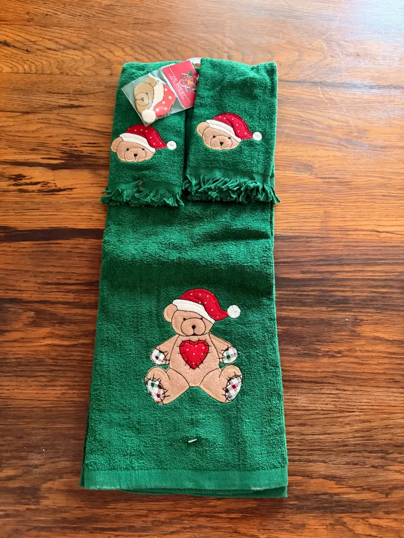 Vintage Christmas Teddy Bear Bath Towel Set Green Santa Bear 3 Piece Holiday Bathroom Decor NOS