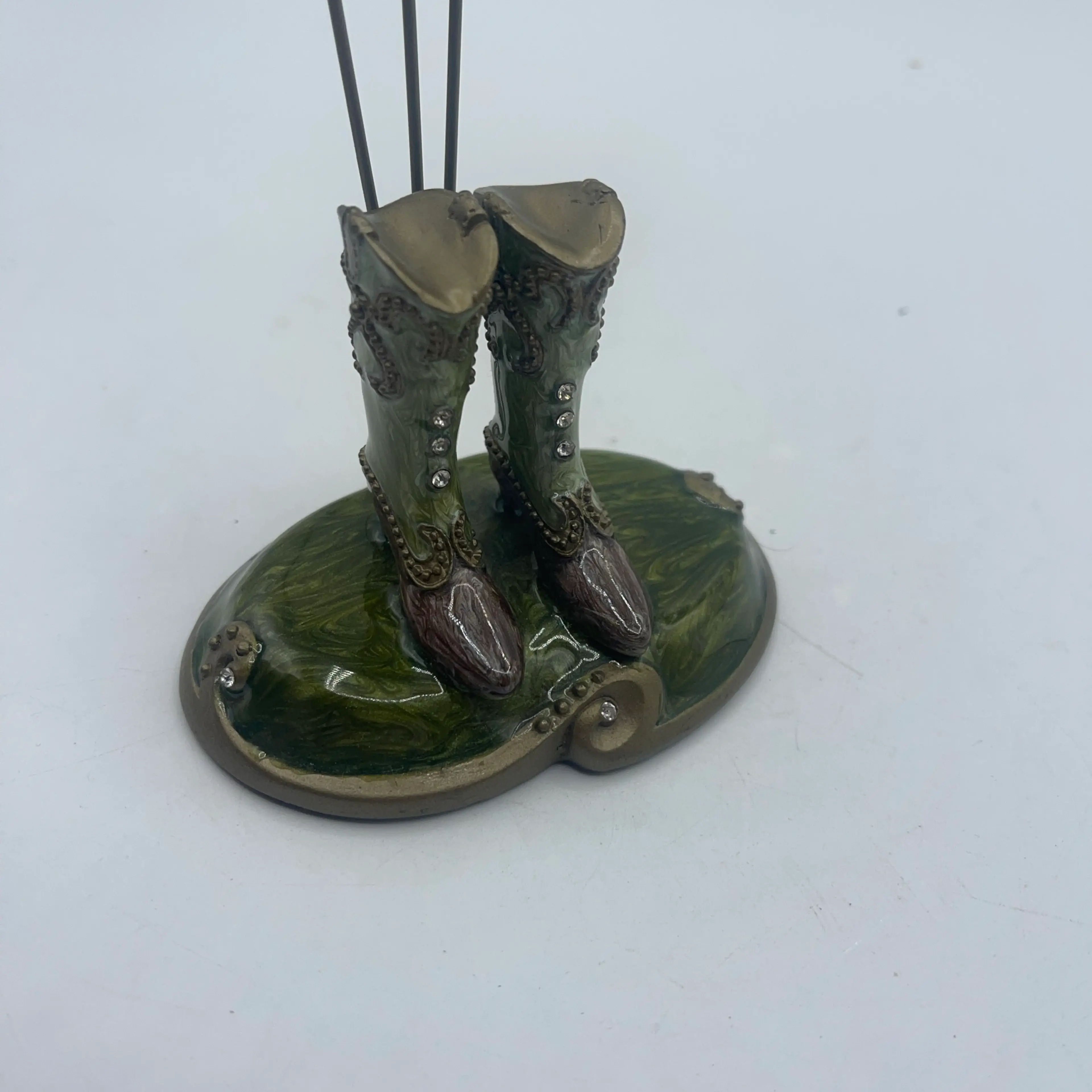 Image 2 of 7