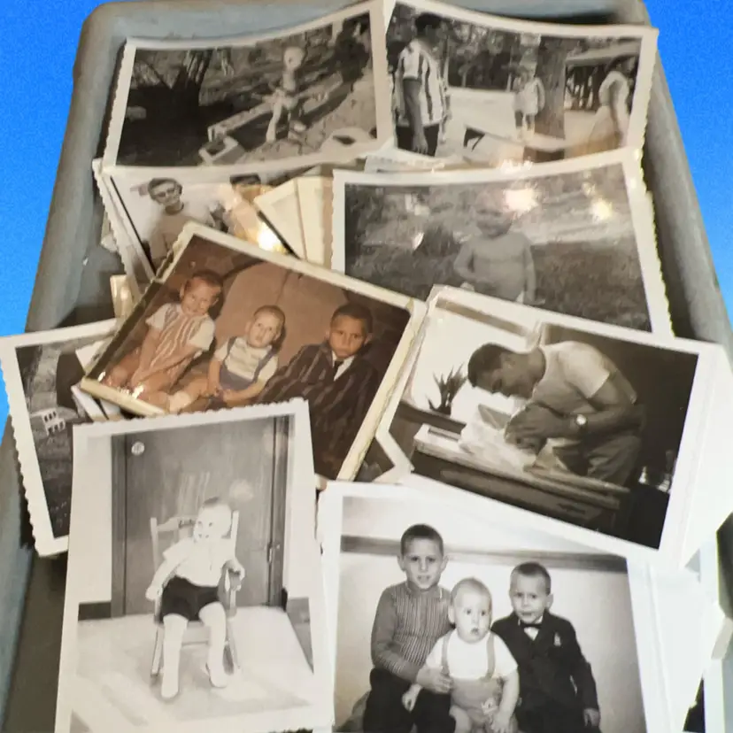 Lot Of 32 Vintage Photos, Most Are Black And White And Are Families Or Baby Pictures