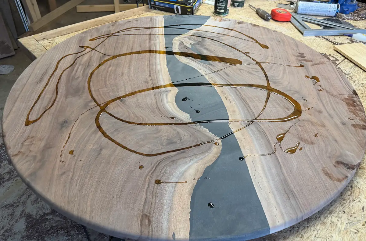 Swirl epoxy design across a curved slab