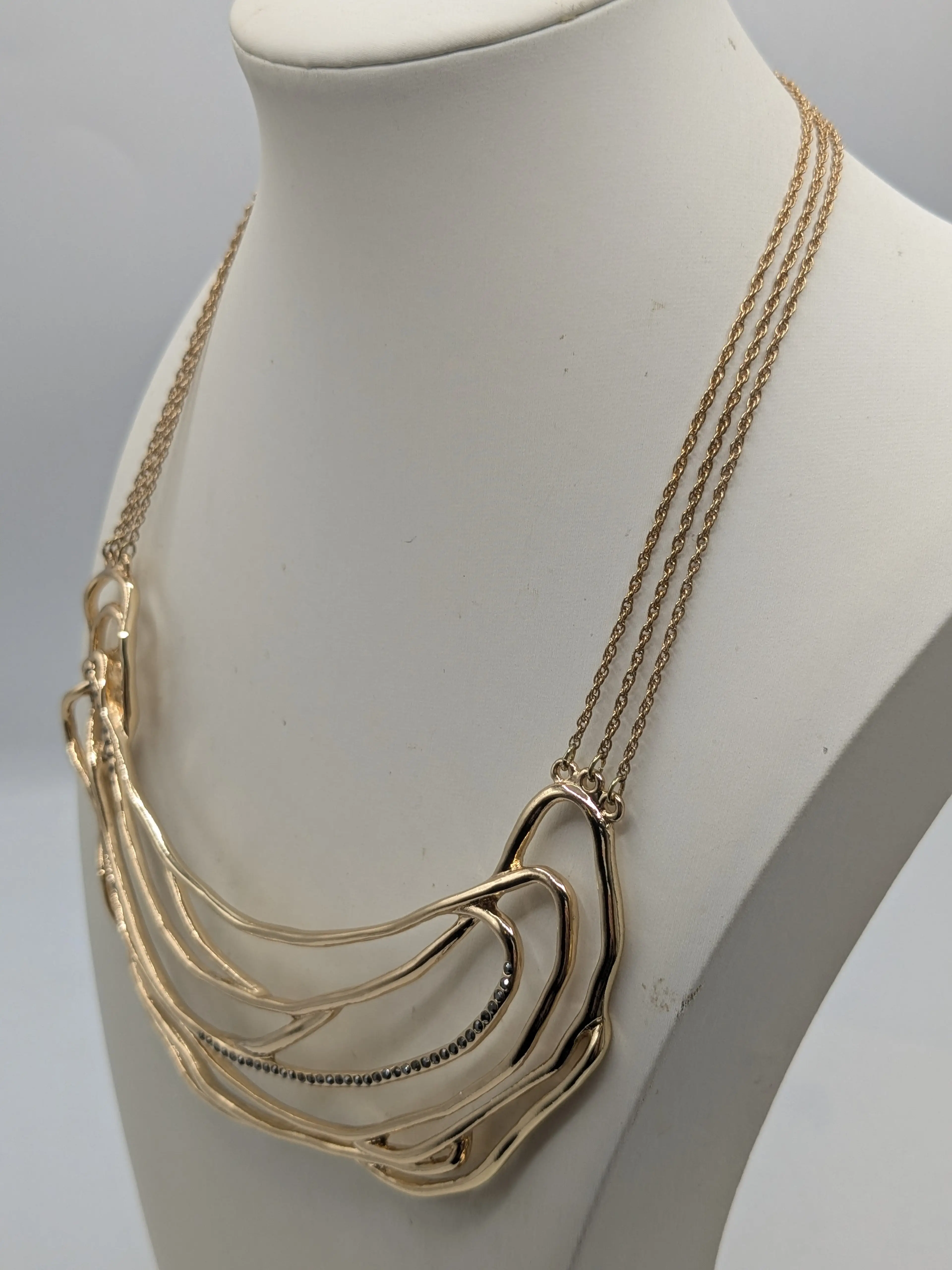 Image 3 of 18