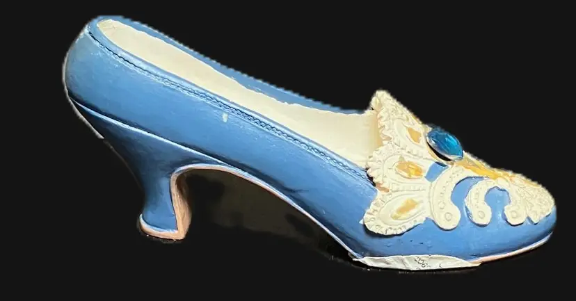 VTG Miniature Resin Collectible Shoe Figurine Faux Lace and Heart shaped Gem AS IS