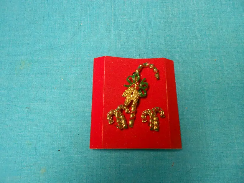 Vtg Gold-Tone Christmas Jewelry Set Candy Cane Brooch Matching Clip-On Earrings Orig Box