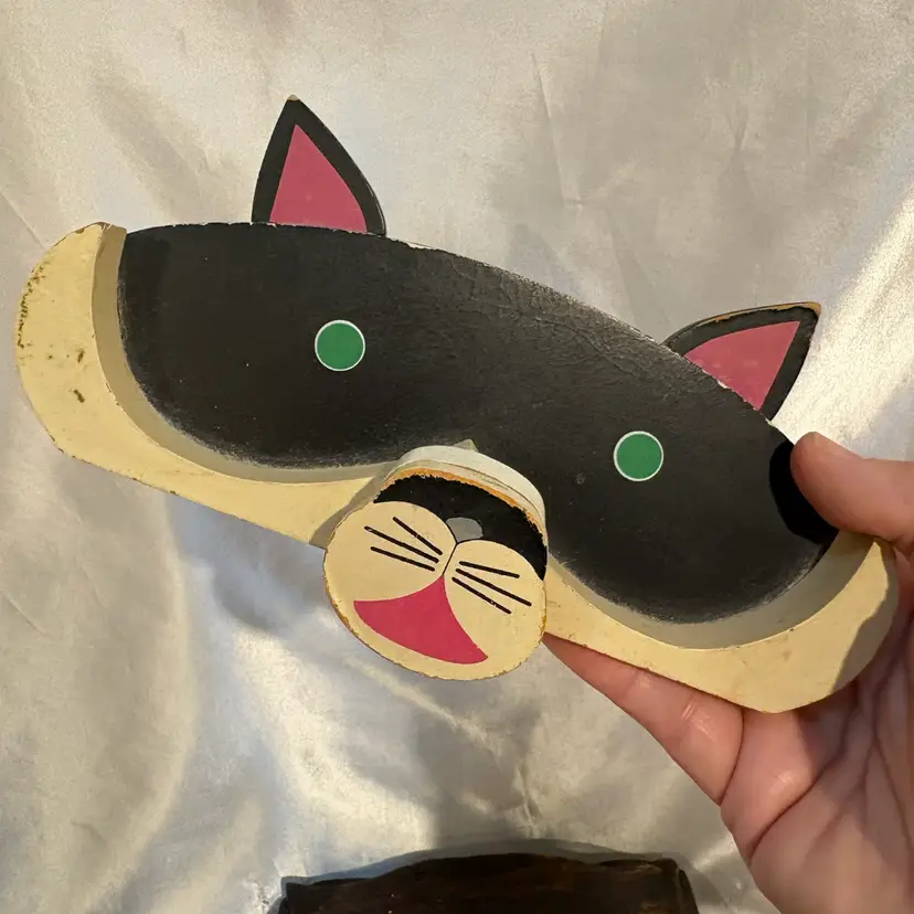 Vintage Wooden Cat eye glass holder