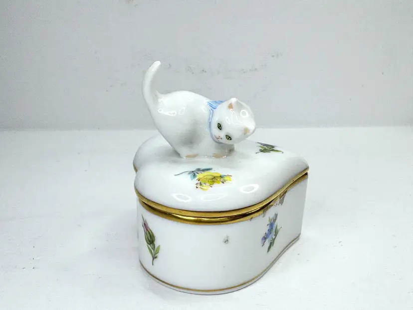 Vintage Herend Hungary Kimberly Heart Cat Trinket Box Hand Painted A1184