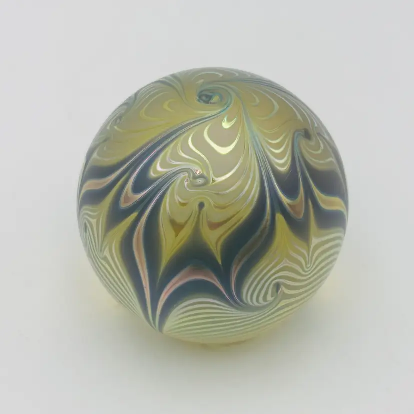 Vintage Steven Correia Art Glass Paperweight Signed Iridescent Pulled Feather Signed    Features: pulle