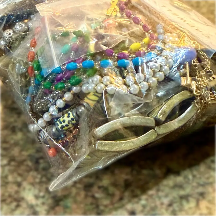 Holy Moly Jewelry Lot 2lb3oz Vintage/Contemporary Wearable/Craft Resellers! Collectors! Creatives! J21