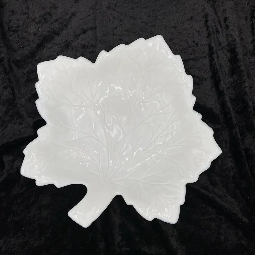 Vintage (40s) Westmoreland Milk Glass Sycamore Leaf Platter, Line #1923, 11.8"