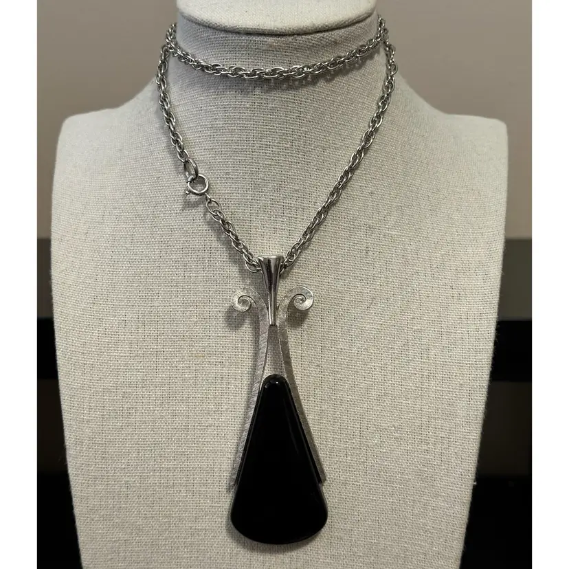 A058 - Avon Silver-tone & Black Teardrop Necklace