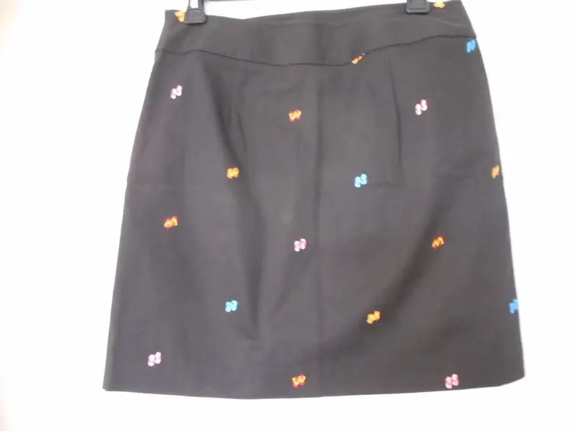 Rafaella unlined Skirt Size 8 Black with multi colored embroidered flip flops