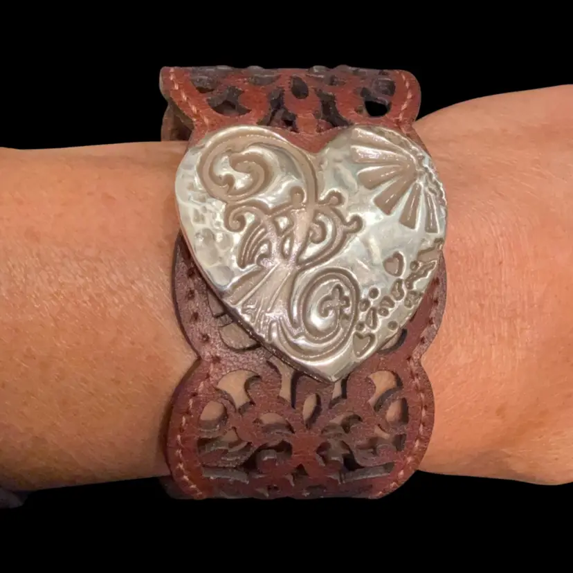 Punched Leather SilverTone Scrollwork Metal Heart Clasp Bracelet Snap Closure 7.5”
