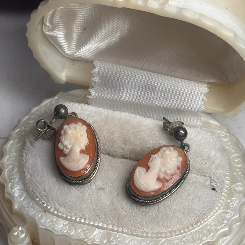 Vintage 800 Silver Shell Cameo Pierced Earrings