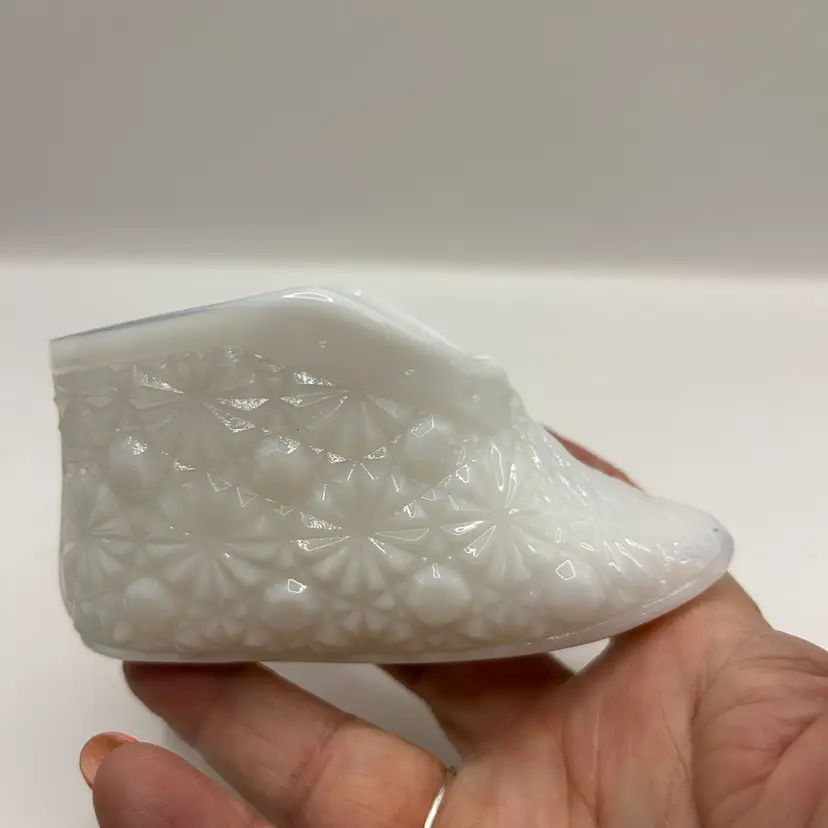 Daisy & Button Baby Booty Milk Glass