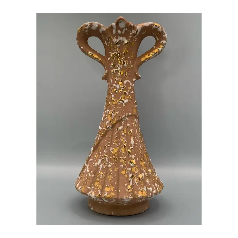 Vintage MCM Savoy China splatter art pottery vase, rose/beige clay body with white and 22 or 24-karat gold drip and splatter Accents. USA