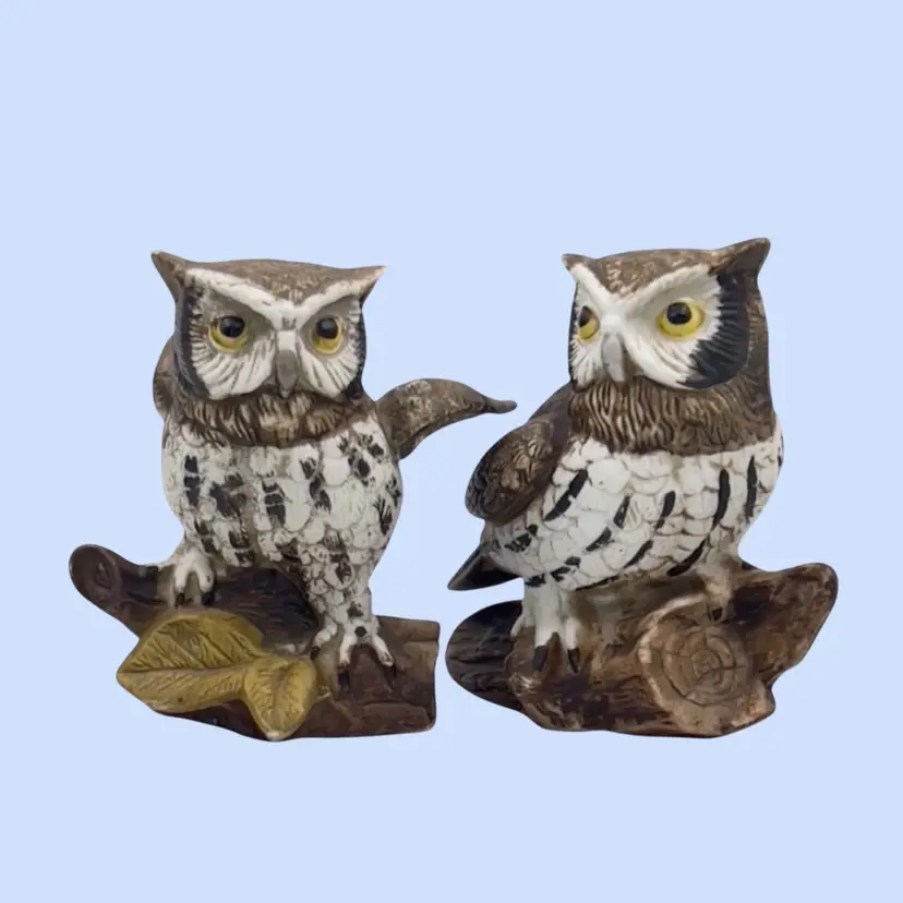 #020- 2pc Vintage Owl Figurine On a Log Home Interiors 1957-2008