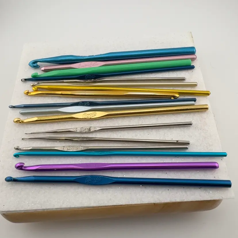 Crochet Hooks Vintage & Modern Winners Choice 2/1