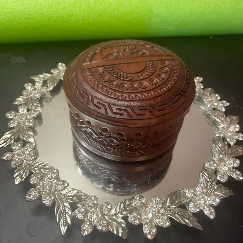 Genuine Hand Tooled Leather Tan 4” Round Trinket Box From Mexico