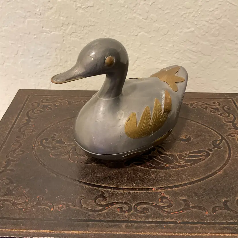🎉Vintage Duck Pewter & Brass With Inlaid Feather Accents