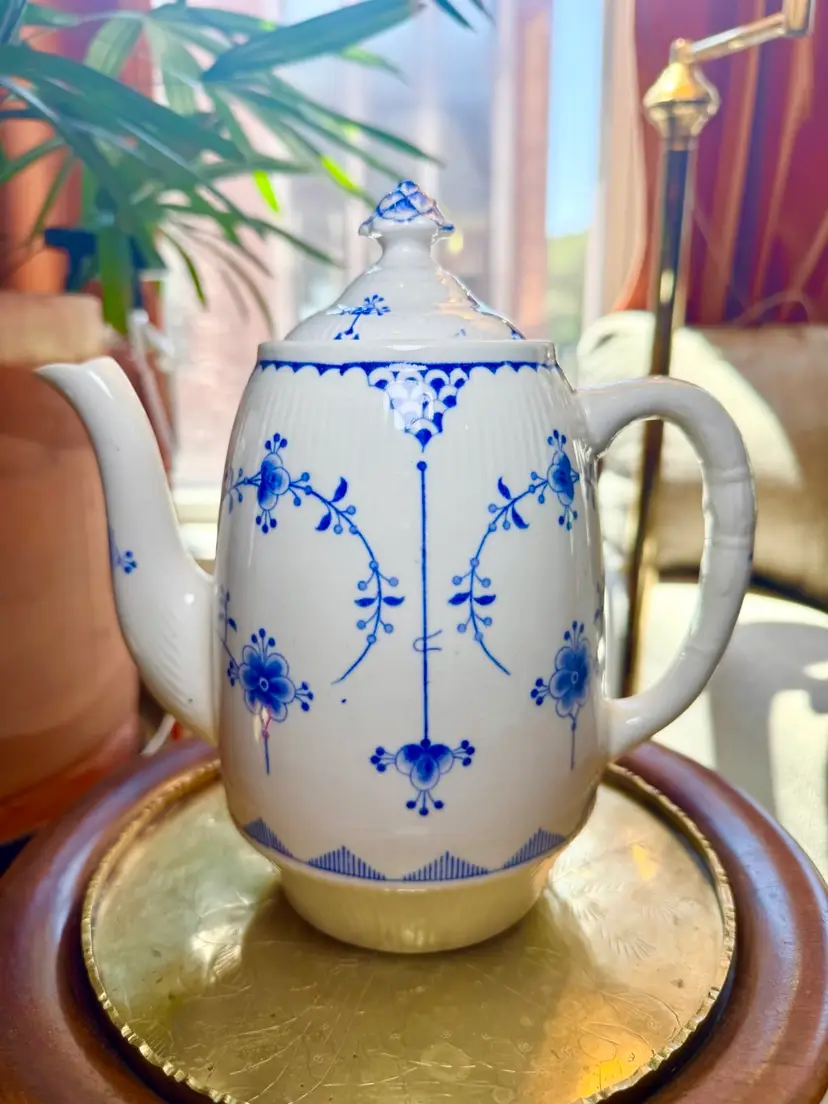 .😻 8” vintage "Blue Fluted style" coffee pot from "Denmark" produced by Furnivals Limited in Staffordshire, England