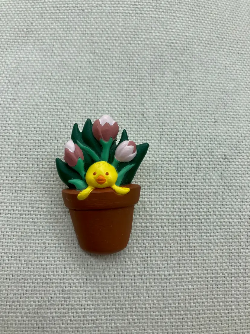 Hallmark Yellow Baby Duckling Nestled In Brown Flower Pot With Tulips Pin 1.75”