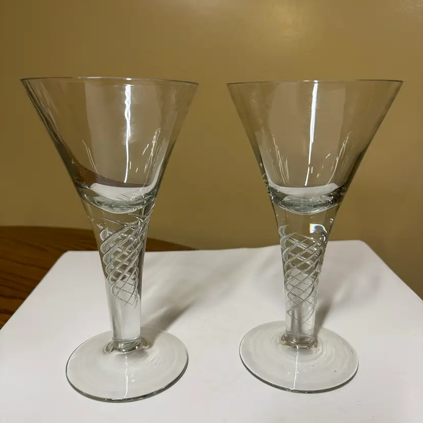 Met Metropolitan Museum Air Twist Stem Wine Glass Reproductions 8.5” tall set 2