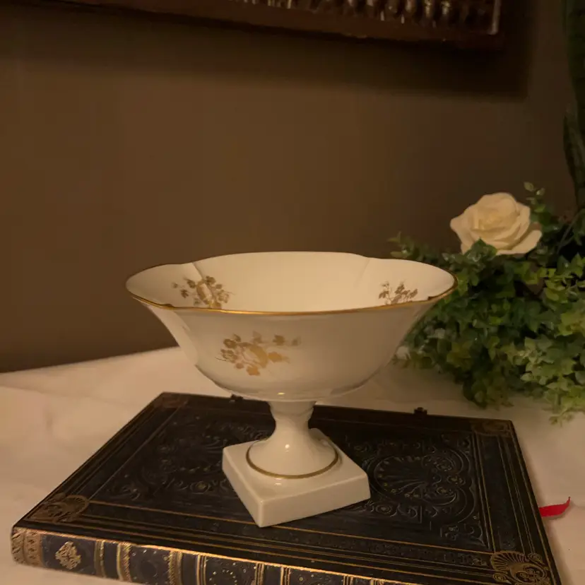 Vintage Limoges France Fine Porcelain Pedestal Bowl / Compote – Gold Gilt Floral Design