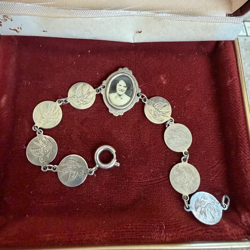 Vintage Adorable Silver Toned Bracelet 6.5”