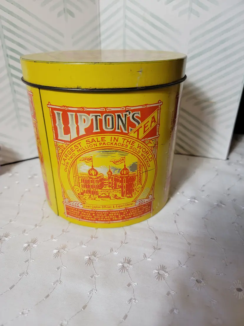 Vintage Lipton tea tin