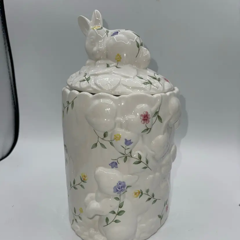 Johnson Brothers Summer Chintz 9” Cookie Jar  Bunny and Garden motif